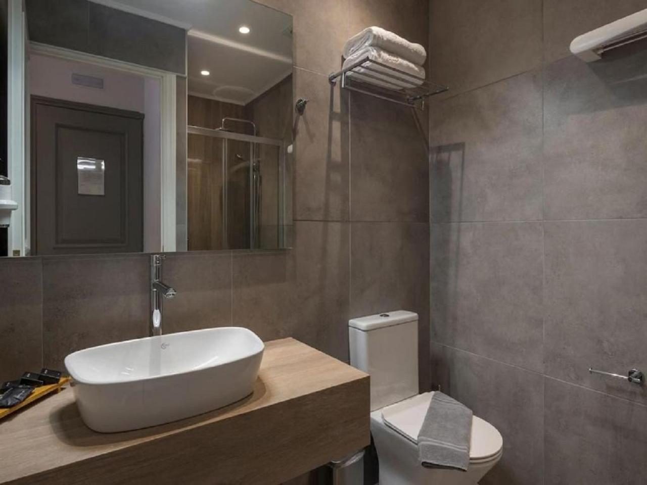 Hotel Teo International Near Delhi Airport By-Tu Casa นิวเดลี ภายนอก รูปภาพ